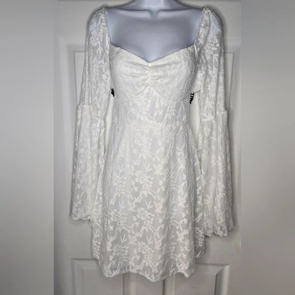 Wedding White Dress W/ Bell Sleeves NWOT XL - Picture 3 of 9